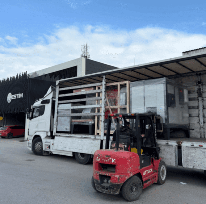 VAN’A WRM26 CNC JANT TORNA MAKİNESİ VE ELEKTROSTATİK JANT TOZ BOYAMA KABİNİ SEVKİYATI GERÇEKLEŞTİ